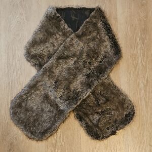 Banana Republic | Faux Fur | Oversided Scarf